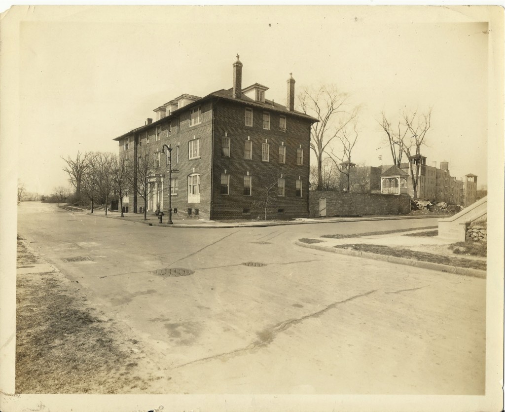 1920's photo from Hurst descendent JoAnn Jones (note Isham Gardens under construction in background)