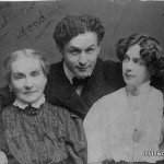 Houdini in center with mother on left and Bess on right