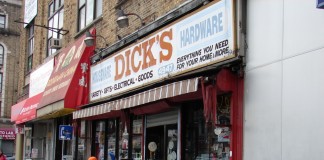 Dicks hardware, 2010.