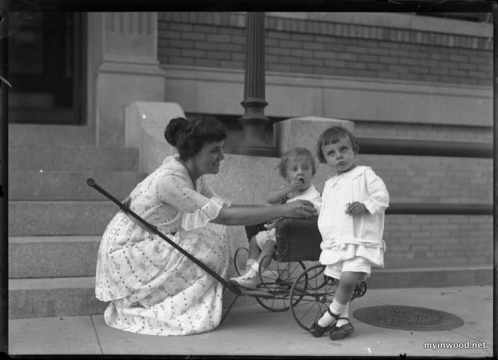Mrs. Daly with Arthur and Jack, 150 Vermilyea Avenue, Inwood, New York City, September 7, 1915, photo by William Hassler, NYHS